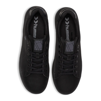Basket homme Hummel COURT LINE WT – Réf. 225946-2267 – Couleur noir, chaussure tendance et confortable. Basket homme Hummel COURT LINE WT – Réf. 225946-2267 – Couleur noir, chaussure tendance et confortable.