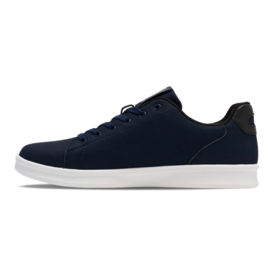 Basket homme Hummel COURT LINE WT – Réf. 225946-1009 – Couleur bleu marine, chaussure tendance et confortable. Basket homme Hummel COURT LINE WT – Réf. 225946-1009 – Couleur bleu marine, chaussure tendance et confortable.