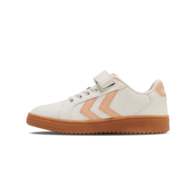 Basket enfant Hummel DERBY COURT JR – Réf. 226694-9806 – Couleur blanc, chaussure tendance et confortable. Basket enfant Hummel DERBY COURT JR – Réf. 226694-9806 – Couleur blanc, chaussure tendance et confortable.