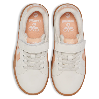 Basket enfant Hummel DERBY COURT JR – Réf. 226694-9806 – Couleur blanc, chaussure tendance et confortable. Basket enfant Hummel DERBY COURT JR – Réf. 226694-9806 – Couleur blanc, chaussure tendance et confortable.