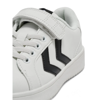 Basket enfant Hummel DERBY COURT JR – Réf. 226694-2001 – Couleur blanc, chaussure tendance et confortable. Basket enfant Hummel DERBY COURT JR – Réf. 226694-2001 – Couleur blanc, chaussure tendance et confortable.