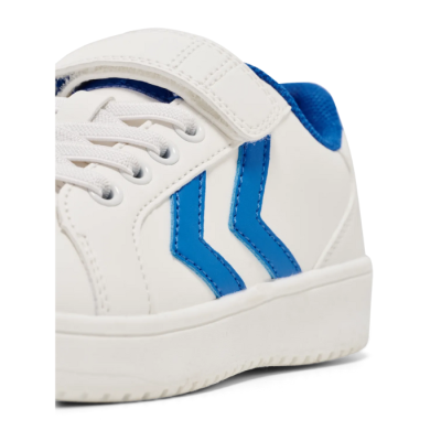 Basket enfant Hummel DERBY COURT JR – Réf. 226694-8678– Couleur blanc, chaussure tendance et confortable. Basket enfant Hummel DERBY COURT JR – Réf. 226694-8678– Couleur blanc, chaussure tendance et confortable.