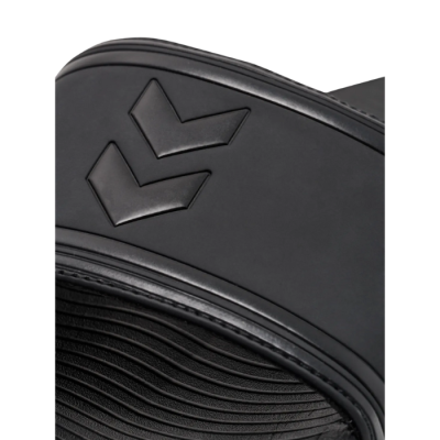 Claquette homme Hummel HML LEAD POOL SLIDE – Réf. 228256-2001 – Couleur noir, parfaite pour la piscine ou la plage. Claquette homme Hummel HML LEAD POOL SLIDE – Réf. 228256-2001 – Couleur noir, parfaite pour la piscine ou la plage.