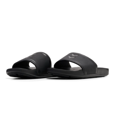 Claquette homme Hummel HML LEAD POOL SLIDE – Réf. 228256-2001 – Couleur noir, parfaite pour la piscine ou la plage. Claquette homme Hummel HML LEAD POOL SLIDE – Réf. 228256-2001 – Couleur noir, parfaite pour la piscine ou la plage.