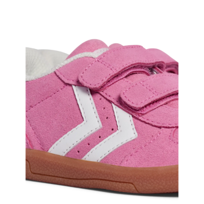 Basket enfant Hummel VICTORY SUEDE II INFANT – Réf. 230238-3195 – Couleur rose, respirante et confortable. Basket enfant Hummel VICTORY SUEDE II INFANT – Réf. 230238-3195 – Couleur rose, respirante et confortable.
