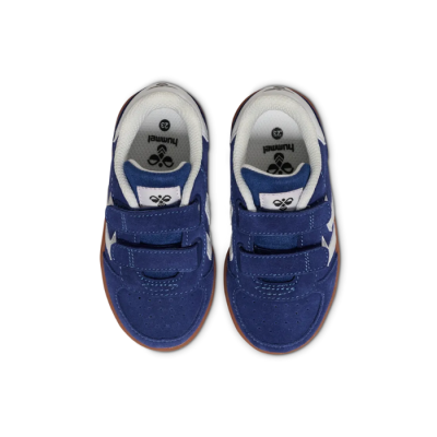 Basket enfant Hummel VICTORY SUEDE II INFANT – Réf. 230238-7149 – Couleur bleu, respirante et confortable. Basket enfant Hummel VICTORY SUEDE II INFANT – Réf. 230238-7149 – Couleur bleu, respirante et confortable.
