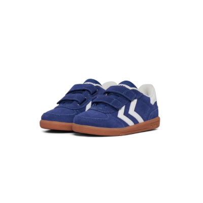 Basket enfant Hummel VICTORY SUEDE II INFANT – Réf. 230238-7149 – Couleur bleu, respirante et confortable. Basket enfant Hummel VICTORY SUEDE II INFANT – Réf. 230238-7149 – Couleur bleu, respirante et confortable.