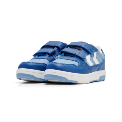 Basket enfant Hummel CAMDEN JR – Réf. 213401-7373 – Couleur bleu, tendance et confortable. Basket enfant Hummel CAMDEN JR – Réf. 213401-7373 – Couleur bleu, tendance et confortable.