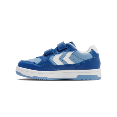 Basket enfant Hummel CAMDEN JR – Réf. 213401-7373 – Couleur bleu, tendance et confortable. Basket enfant Hummel CAMDEN JR – Réf. 213401-7373 – Couleur bleu, tendance et confortable.