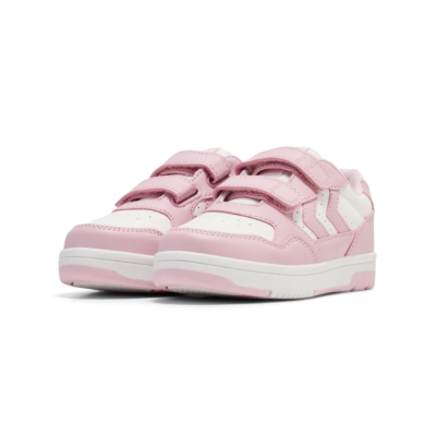 Basket enfant Hummel CAMDEN JR – Réf. 213401-3220 – Couleur rose, tendance et confortable. Basket enfant Hummel CAMDEN JR – Réf. 213401-3220 – Couleur rose, tendance et confortable.