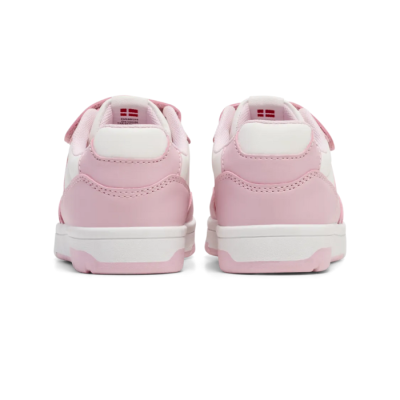 Basket enfant Hummel CAMDEN JR – Réf. 213401-3220 – Couleur rose, tendance et confortable. Basket enfant Hummel CAMDEN JR – Réf. 213401-3220 – Couleur rose, tendance et confortable.