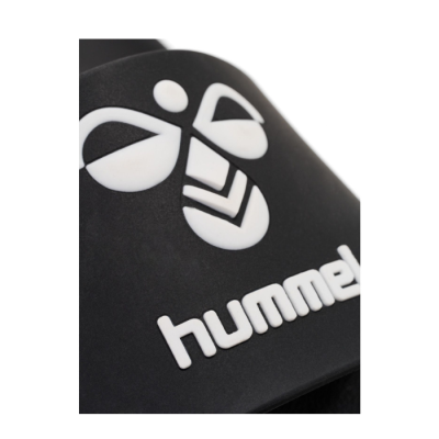 Claquette homme Hummel HML ESSENTIAL POOL SLIDE – Réf. 228254-2001 – Couleur noir, légère et confortable. Claquette homme Hummel HML ESSENTIAL POOL SLIDE – Réf. 228254-2001 – Couleur noir, légère et confortable.