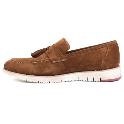 Mocassin à pompon HOMME MODERNE – Réf. HM-023-TP – Cuir véritable, couleur taupe, élégant et confortable. Mocassin à pompon HOMME MODERNE – Réf. HM-023-TP – Cuir véritable, couleur taupe, élégant et confortable.