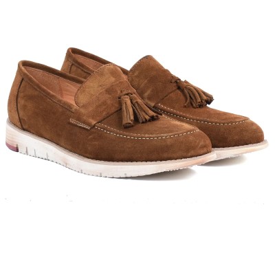 Mocassin à pompon HOMME MODERNE – Réf. HM-023-TP – Cuir véritable, couleur taupe, élégant et confortable. Mocassin à pompon HOMME MODERNE – Réf. HM-023-TP – Cuir véritable, couleur taupe, élégant et confortable.