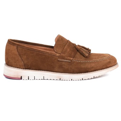Mocassin à pompon HOMME MODERNE – Réf. HM-023-TP – Cuir véritable, couleur taupe, élégant et confortable. Mocassin à pompon HOMME MODERNE – Réf. HM-023-TP – Cuir véritable, couleur taupe, élégant et confortable.