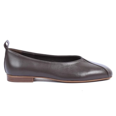 Ballerine femme Andrea Bruni – Réf. AB-BAL1-M – Couleur marron, 100 % cuir, chic et confortable. Ballerine femme Andrea Bruni – Réf. AB-BAL1-M – Couleur marron, 100 % cuir, chic et confortable.