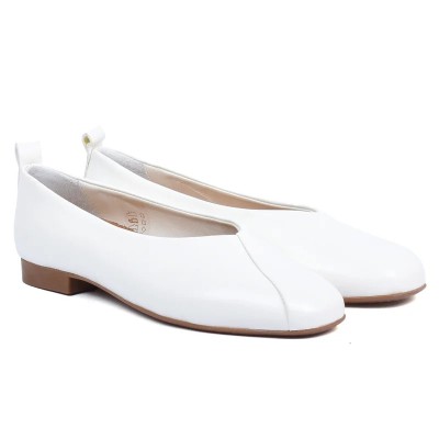 Ballerine femme Andrea Bruni – Réf. AB-BAL1-BC – Couleur blanc, 100 % cuir, élégante et confortable. Ballerine femme Andrea Bruni – Réf. AB-BAL1-BC – Couleur blanc, 100 % cuir, élégante et confortable.