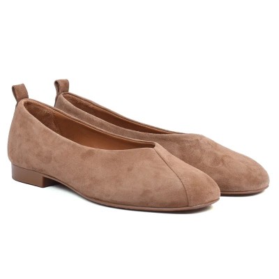 Ballerine femme Andrea Bruni – Réf. AB-BAL1-DM – Couleur daim marron, 100 % cuir, chic et pratique. Ballerine femme Andrea Bruni – Réf. AB-BAL1-DM – Couleur daim marron, 100 % cuir, chic et pratique.
