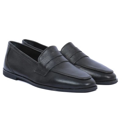 Mocassin Penny Loafer plat femme Andrea Bruni en cuir lisse noir, semelle fine. Chaussure classique. Réf. AB-BAL6-N. Mocassin Penny Loafer plat femme Andrea Bruni en cuir lisse noir, semelle fine. Chaussure classique. Réf. AB-BAL6-N.