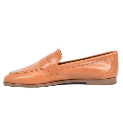 Mocassin Penny Loafer plat femme Andrea Bruni en cuir lisse cognac, semelle fine marron clair Chaussure élégante Réf AB-BAL6-C Mocassin Penny Loafer plat femme Andrea Bruni en cuir lisse cognac, semelle fine marron clair Chaussure élégante Réf AB-BAL6-C