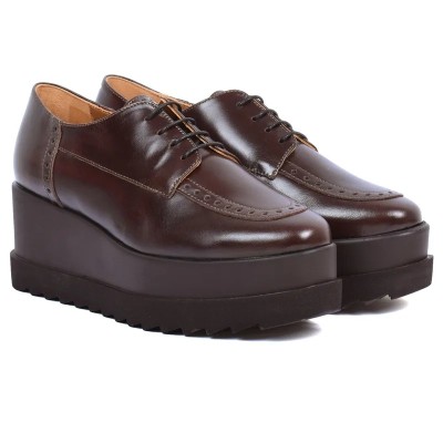 Chaussure Derby plateforme femme Andrea Bruni 100% cuir marron, lacets, semelle compensée crantée épaisse. Réf. AB-103-4-M. Chaussure Derby plateforme femme Andrea Bruni 100% cuir marron, lacets, semelle compensée crantée épaisse. Réf. AB-103-4-M.