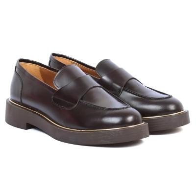 Mocassin Penny Loafer femme Andrea Bruni 100% cuir marron foncé, semelle épaisse noire avec liseré doré. Réf. AB-360-4-M. Mocassin Penny Loafer femme Andrea Bruni 100% cuir marron foncé, semelle épaisse noire avec liseré doré. Réf. AB-360-4-M.