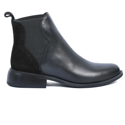 Boots Chelsea femme Andrea Bruni 100% cuir noir, empiècements élastiques et talon bas. Bout rond Réf AB-109-3-N Boots Chelsea femme Andrea Bruni 100% cuir noir, empiècements élastiques et talon bas. Bout rond Réf AB-109-3-N