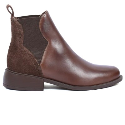 Boots Chelsea femme Andrea Bruni 100% cuir marron, empiècements élastiques et talon bas. Bout rond Réf AB-109-3-M Boots Chelsea femme Andrea Bruni 100% cuir marron, empiècements élastiques et talon bas. Bout rond Réf AB-109-3-M
