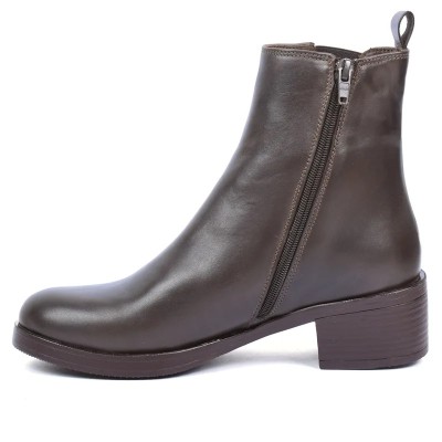 Boots Chelsea femme Andrea Bruni 100% cuir marron, empiècements élastiques marron et talon carré bas. Bout rond Réf AB-524-1-M Boots Chelsea femme Andrea Bruni 100% cuir marron, empiècements élastiques marron et talon carré bas. Bout rond Réf AB-524-1-M