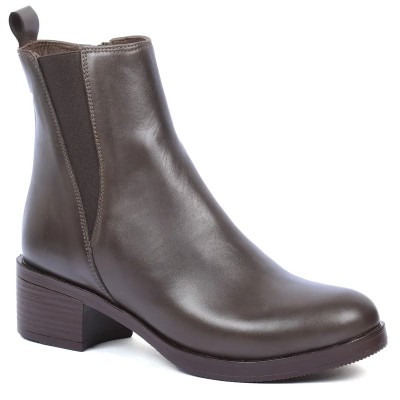 Boots Chelsea femme Andrea Bruni 100% cuir marron, empiècements élastiques marron et talon carré bas. Bout rond Réf AB-524-1-M Boots Chelsea femme Andrea Bruni 100% cuir marron, empiècements élastiques marron et talon carré bas. Bout rond Réf AB-524-1-M