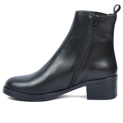 Boots Chelsea femme Andrea Bruni 100% cuir noir, empiècements élastiques noir et talon carré bas. Bout rond Réf AB-524-1-N Boots Chelsea femme Andrea Bruni 100% cuir noir, empiècements élastiques noir et talon carré bas. Bout rond Réf AB-524-1-N