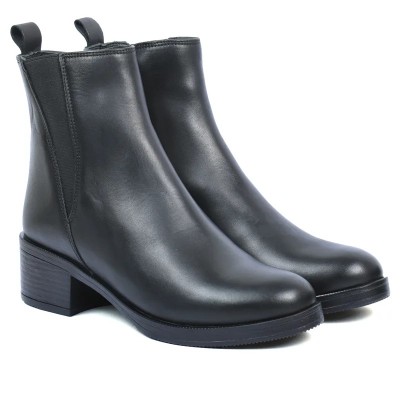 Boots Chelsea femme Andrea Bruni 100% cuir noir, empiècements élastiques noir et talon carré bas. Bout rond Réf AB-524-1-N Boots Chelsea femme Andrea Bruni 100% cuir noir, empiècements élastiques noir et talon carré bas. Bout rond Réf AB-524-1-N
