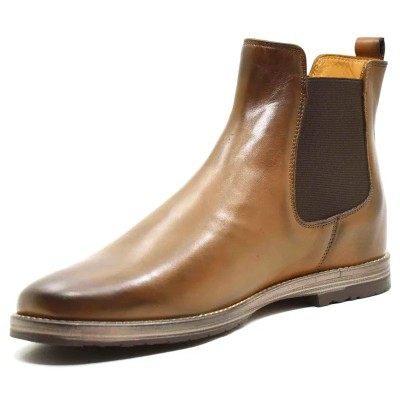 Bottines Chelsea en cuir marron pour homme, avec élastiques marron foncé et semelle fine. Bottines Chelsea en cuir marron pour homme, avec élastiques marron foncé et semelle fine.
