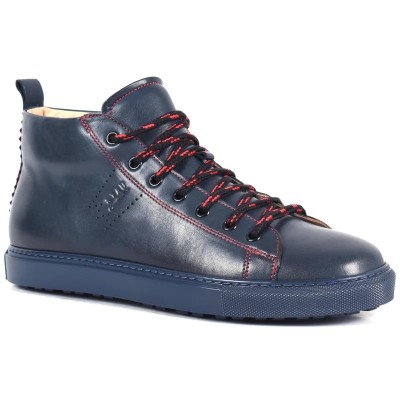 Basket montante en cuir bleu marine pour homme avec lacets rouges et semelle bleue – style urbain élégant Basket montante en cuir bleu marine pour homme avec lacets rouges et semelle bleue – style urbain élégant