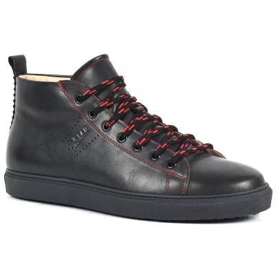 Basket montante en cuir noir pour homme avec lacets rouges et semelle noir– style urbain élégant Basket montante en cuir noir pour homme avec lacets rouges et semelle noir– style urbain élégant