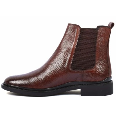 Bottines Chelsea homme en cuir grainé marron avec élastiques latéraux et semelle noire – Chelsea boots élégantes et confortables Bottines Chelsea homme en cuir grainé marron avec élastiques latéraux et semelle noire – Chelsea boots élégantes et confortables