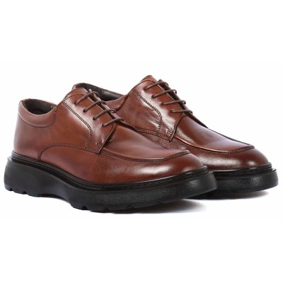 Chaussures derby homme en cuir marron avec semelle épaisse noire – style élégant et confortable pour un look moderne Chaussures derby homme en cuir marron avec semelle épaisse noire – style élégant et confortable pour un look moderne