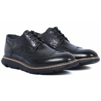 Chaussure homme derby brogue cuir noir bouts fleuris perforations semelle plateforme épaisse style sport. Chaussure homme derby brogue cuir noir bouts fleuris perforations semelle plateforme épaisse style sport.