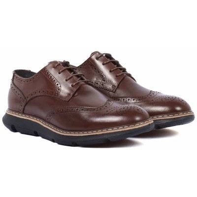 Chaussure homme derby brogue cuir marron bouts fleuris perforations semelle plateforme épaisse style sport. Chaussure homme derby brogue cuir marron bouts fleuris perforations semelle plateforme épaisse style sport.