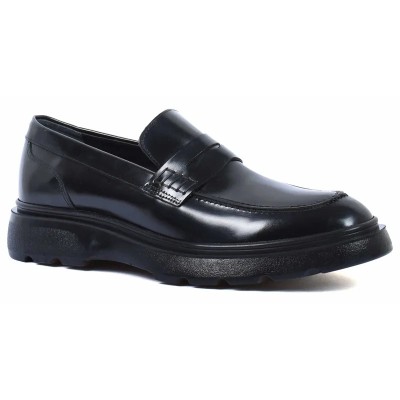 Mocassin homme cuir noir brillant sangle penny loafer semelle plateforme épaisse crantée style chunky. Mocassin homme cuir noir brillant sangle penny loafer semelle plateforme épaisse crantée style chunky.