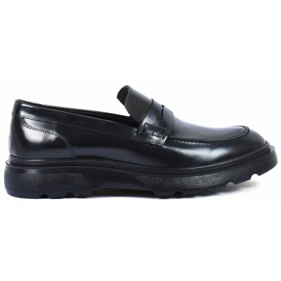 Mocassin homme cuir noir brillant sangle penny loafer semelle plateforme épaisse crantée style chunky. Mocassin homme cuir noir brillant sangle penny loafer semelle plateforme épaisse crantée style chunky.