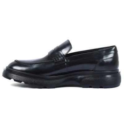 Mocassin homme cuir noir brillant sangle penny loafer semelle plateforme épaisse crantée style chunky. Mocassin homme cuir noir brillant sangle penny loafer semelle plateforme épaisse crantée style chunky.