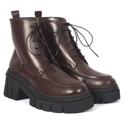 Bottine Femme Combat Cuir Lisse Marron Lacets Semelle Crantée Noire Réf AB-393-5-M Bottine Femme Combat Cuir Lisse Marron Lacets Semelle Crantée Noire Réf AB-393-5-M
