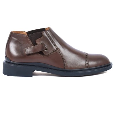 Bottine homme en cuir marron REDWOOD RW-B03-M avec détail perforé et semelle robuste Bottine homme en cuir marron REDWOOD RW-B03-M avec détail perforé et semelle robuste