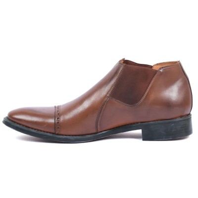 Boots homme classique en cuir marron REDWOOD RW-9183-M avec bride latérale élégante et bout perforé Boots homme classique en cuir marron REDWOOD RW-9183-M avec bride latérale élégante et bout perforé