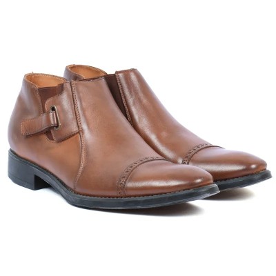 Boots homme classique en cuir marron REDWOOD RW-9183-M avec bride latérale élégante et bout perforé Boots homme classique en cuir marron REDWOOD RW-9183-M avec bride latérale élégante et bout perforé