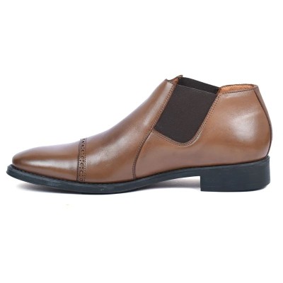 Boots homme classique en cuir marron REDWOOD RW-9183-M avec bride latérale élégante et bout perforé Boots homme classique en cuir marron REDWOOD RW-9183-M avec bride latérale élégante et bout perforé