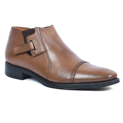 Boots homme classique en cuir marron REDWOOD RW-9183-M avec bride latérale élégante et bout perforé Boots homme classique en cuir marron REDWOOD RW-9183-M avec bride latérale élégante et bout perforé