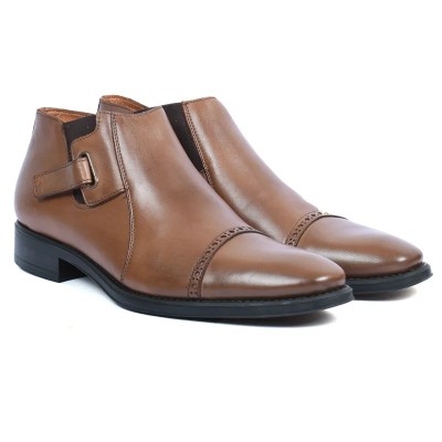 Boots homme classique en cuir marron REDWOOD RW-9183-M avec bride latérale élégante et bout perforé Boots homme classique en cuir marron REDWOOD RW-9183-M avec bride latérale élégante et bout perforé