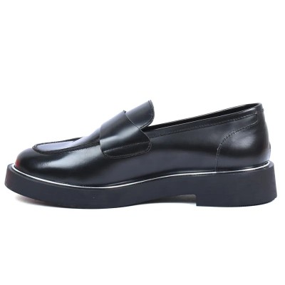 Mocassin Penny Loafer femme Andrea Bruni 100% cuir noir foncé, semelle épaisse noire avec liseré argent. Réf. AB-360-4-N. Mocassin Penny Loafer femme Andrea Bruni 100% cuir noir foncé, semelle épaisse noire avec liseré argent. Réf. AB-360-4-N.
